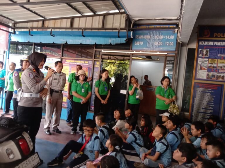 Mengenal Ruang Lingkup, Sat Lantas Polres Pematang Siantar Bersama Siswa Siswi SD Methodist Kunjungan
