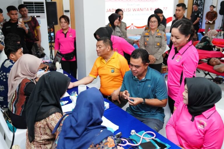 HUT ke-77, Polwan Polda Sumut Bersama Bhayangkari Tebar Kepedulian Lewat Donor Darah