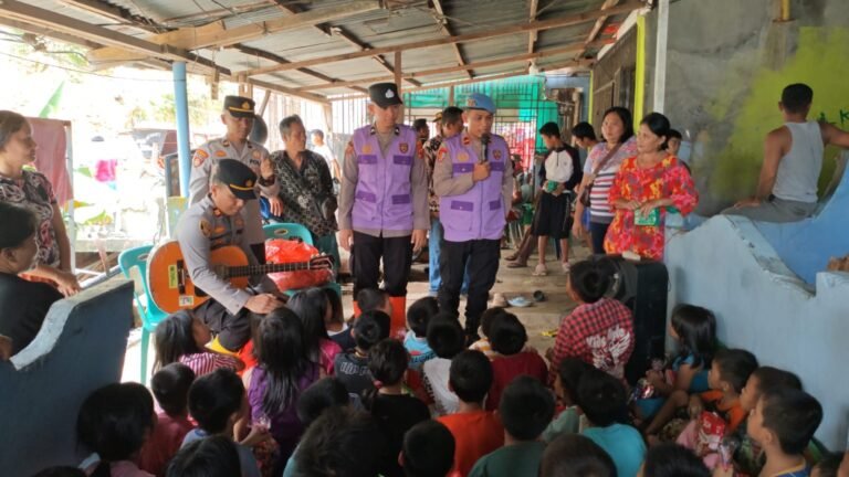 Polres Sibolga Berikan Bantuan Dan Trauma Healing Terhadap Korban Bencana Alam Longsor Dan Banjir