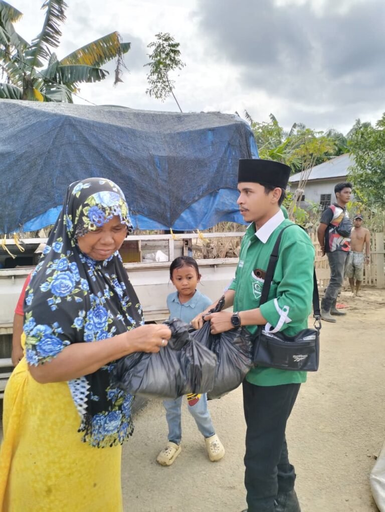 HIMMAH UMN Al Washliyah Salurkan Bantuan Langsung ke Desa Terpencil Korban Banjir Aceh Tamiang