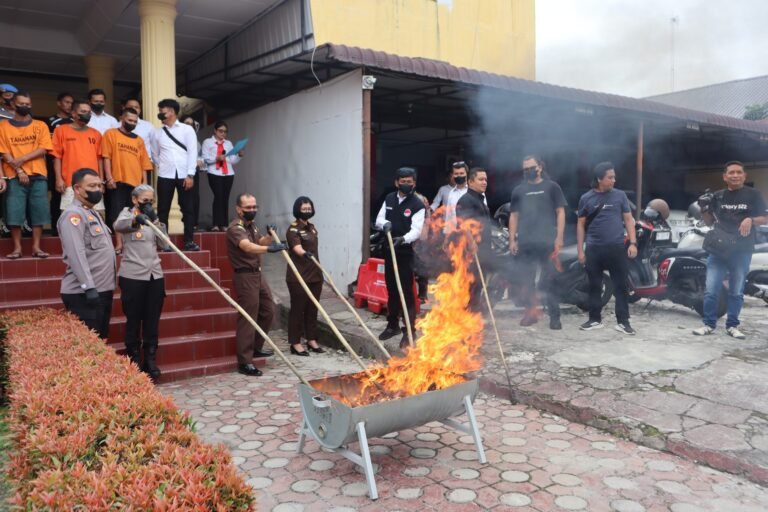 Kapolres Pematang Siantar Pimpin Pemusnahan Barang Bukti Ganja 1.906,85 Gram