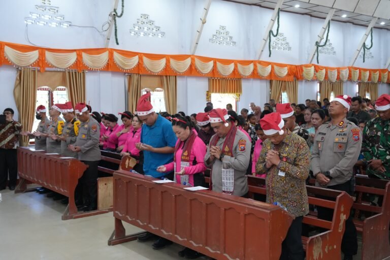 Kapolda Sumut Dan Bhayangkari Hadirkan Kehangatan Natal bagi Korban Banjir Dan Longsor di Humbahas