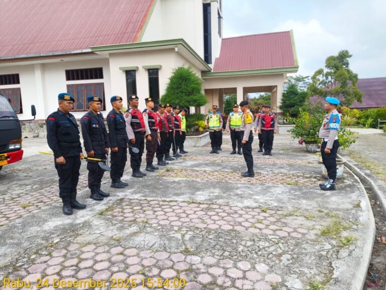 Jelang Ibadah Natal, Polres Pematang Siantar Bersama Kompi 2 Yon B Sat Brimob Polda Sumut Sterilisasi Gereja Perioritas
