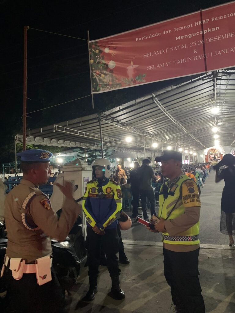 Pastikan Pengamanan  Gereja Malam Natal 2025 Berjalan Aman, Kapolres Pematang Siantar Laksanakan Patroli