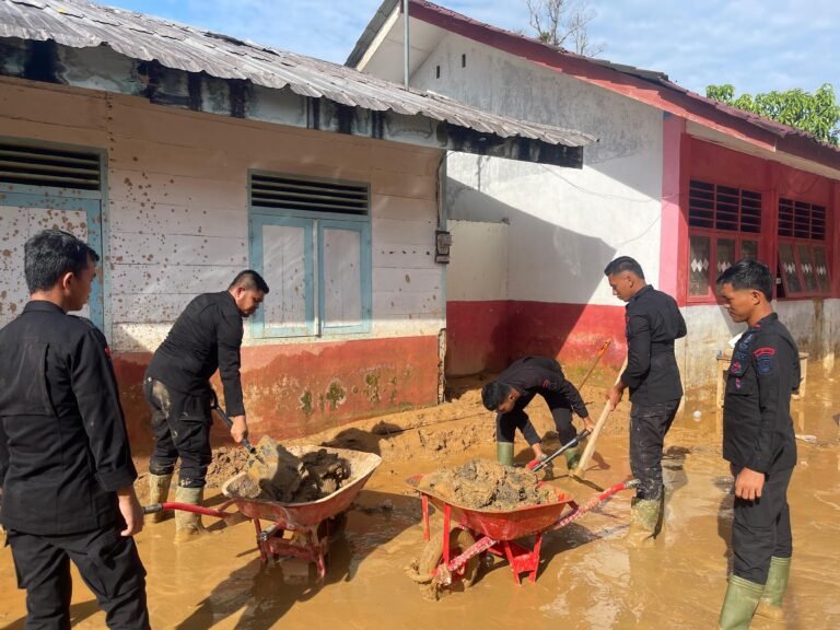 Dari Sekolah hingga Posko Pengungsi, Polda Sumut Hadir Menguatkan Warga Tapteng Pasca Bencana