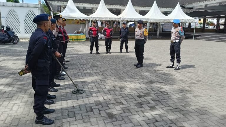 Polres Pematang Siantar Dampingi Sat Brimob Polda Sumut Sterilisasi Lapangan Haji Adam Malik