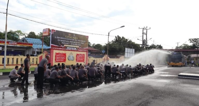 Polresta Deli Serdang Gelar Upacara Kenaikan Pangkat 88 Personelnya