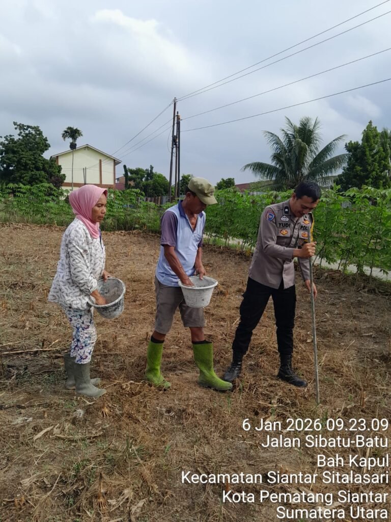 Dukung Ketapang, Bhabinkamtibmas Polsek Siantar Utara Sambangi Lahan Warga Binaan di Jalan Haranggaol