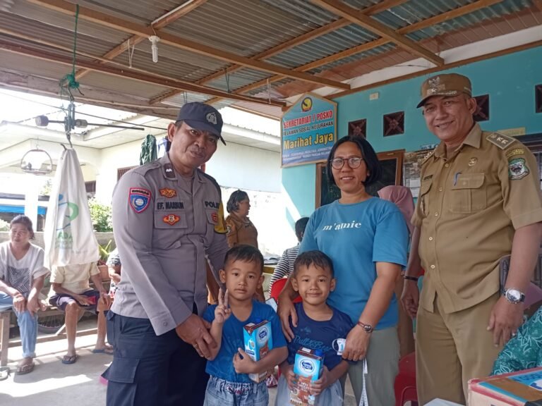 Dukung Program Pemerintah Turunkan Stunting, Bhabinkamtibmas Polsek Siantar Marihat Hadiri Posyandu