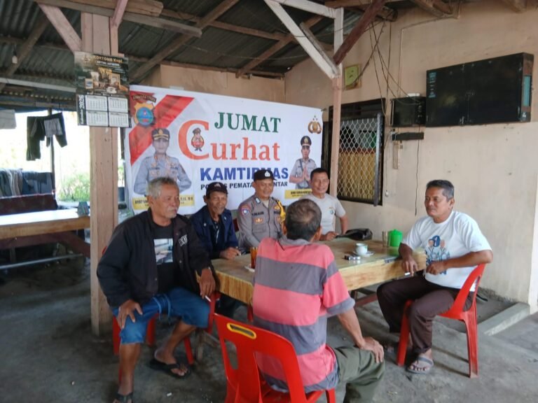 Polsek Marihat Polsek Siantar Marihat Laksanakan Jumat Curhat Kamtibmas Kepada Masyarakat Jalan Bahkora II
