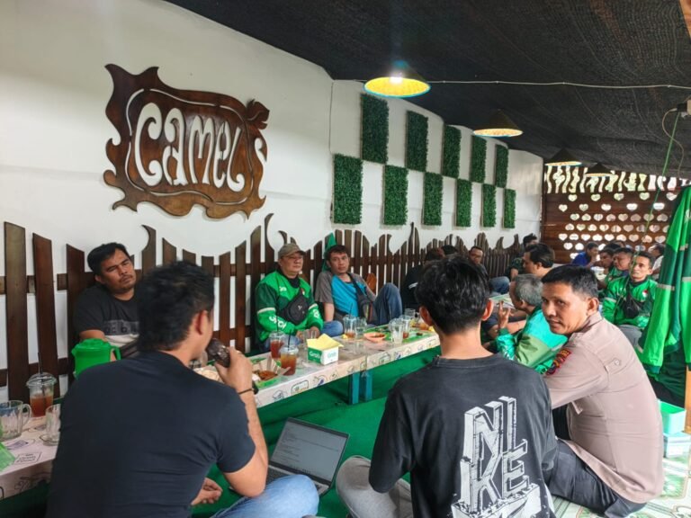 Sat Binmas Polres Pematang Siantar Patroli Sambang Kamtibmas Dan Silaturahmi di Komunitas Automotif PGM