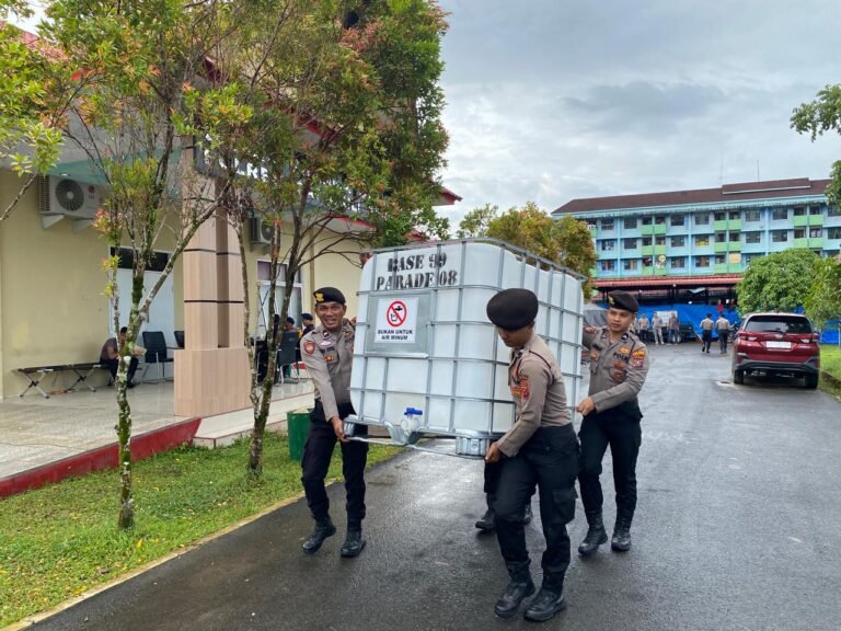 Bantuan 15 Unit Tangki Air, Wujudkan Kepedulian Pasca Bencana Alumni Akpol 99 Melalui Polres Tapanuli Tengah