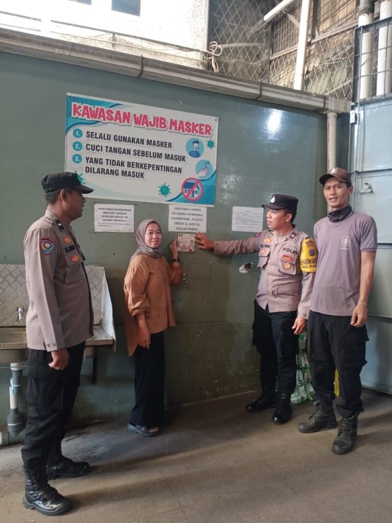 Polsek Siantar Utara Laksanakan Sambang Dan Tempel Stiker Call Center 110