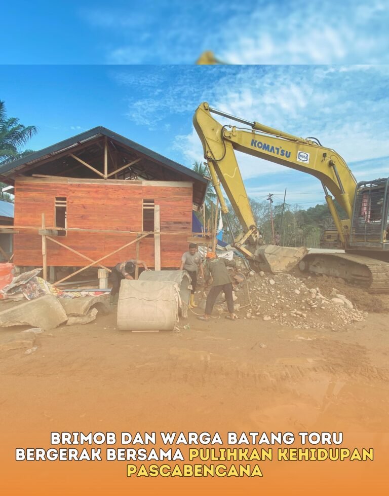 Brimob Dan Warga Batang Toru Bergerak Bersama Pulihkan Kehidupan Pasca Bencana