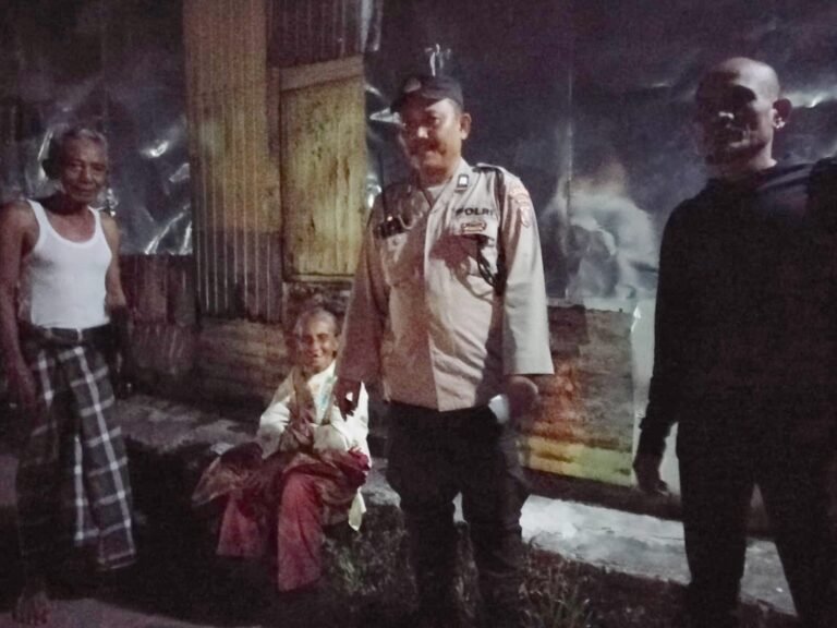 Polsek Siantar Gerak Cepat Bantu Temukan Keluarga Seorang Ibu Lansia Yang Linglung di Jalan Parapat
