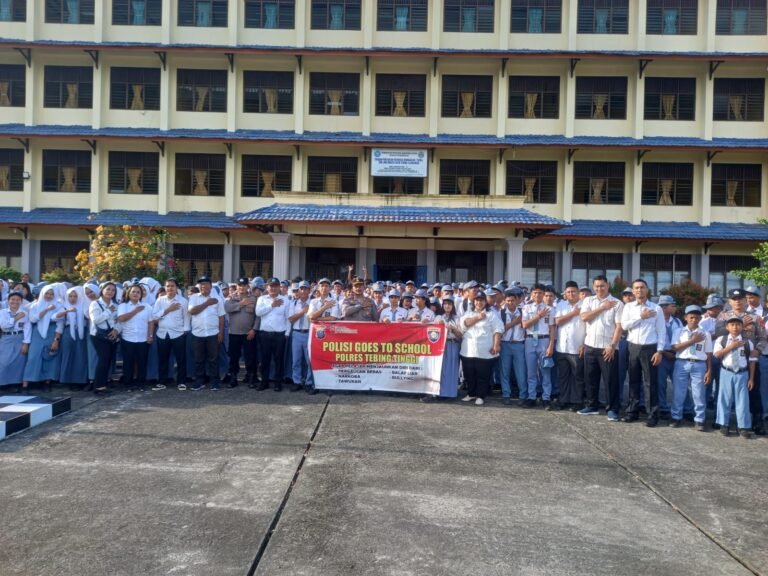 Kasat Binmas Polres Tebing Tinggi Pimpin Program Police Goes to School di Perguruan Yapim