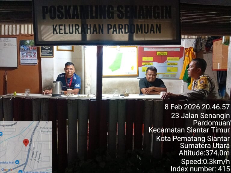 Bhabinkamtibmas Polsek Siantar Timur Saling di Poskamling Jalan Senangin