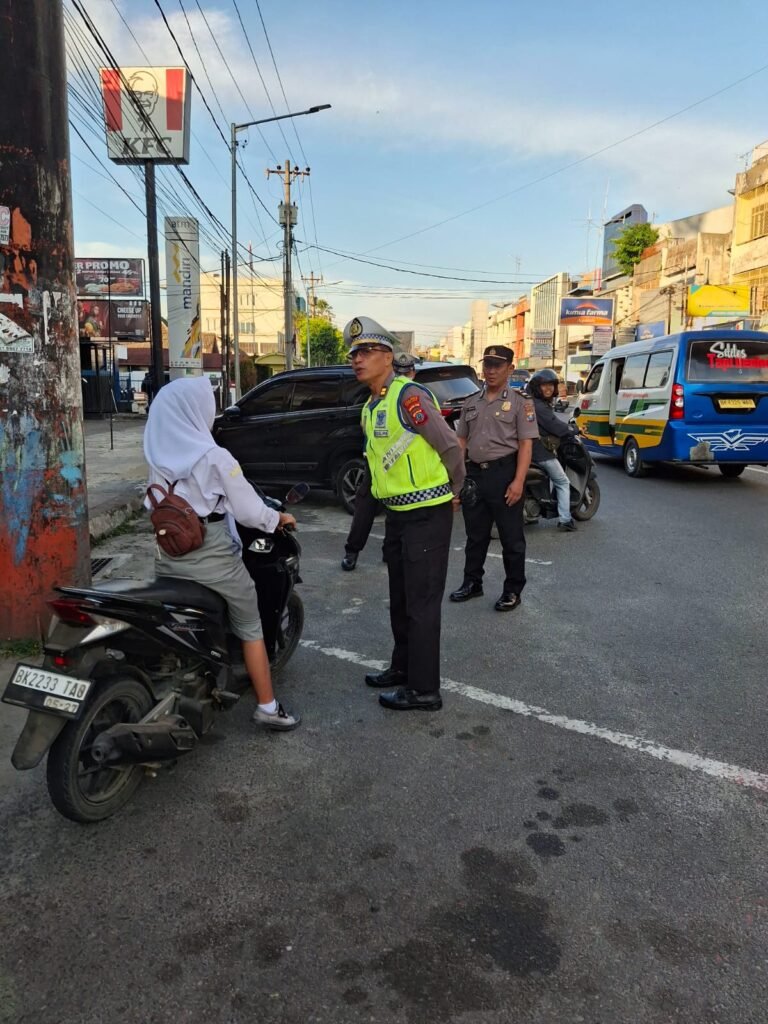 Ops Keselamatan Toba 2026, Sat Lantas Polres Pematang Siantar Sosialisasi Kepada Pengendara Roda 2