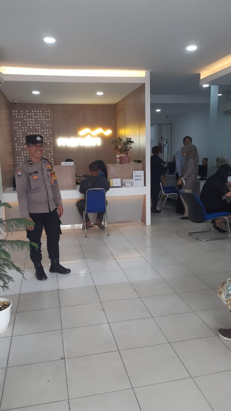 Bhabinkamtibmas Polsek Siantar Utara Sambang Kamtibmas di Bank Mandiri Jalan SM. Raja