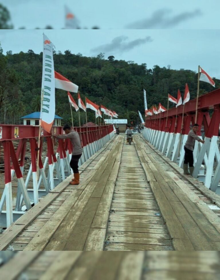 Brimob Hadir Ditengah Ancaman Banjir, Pantau Langsung Kondisi Sungai Garoga