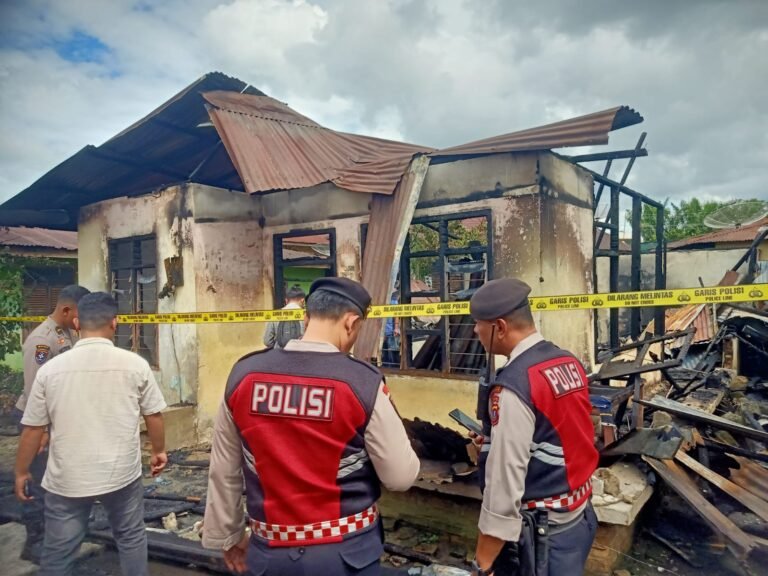 Kapolsek Siantar Marihat Cek Kebakaran Rumah Warga di Kelurahan Sukaraja