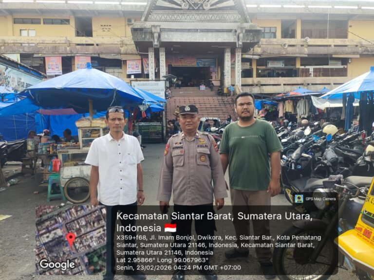 Polsek Siantar Barat Patroli Jalan Kaki Sore Hari, Pastikan Situasi Kamtibmas Aman