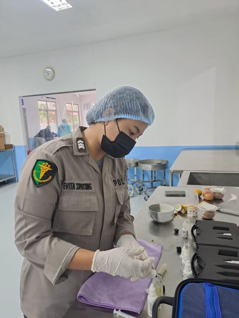 Dokkes Polres Pematang Siantar Laksanakan Safety Food di SPPG 2 YKB