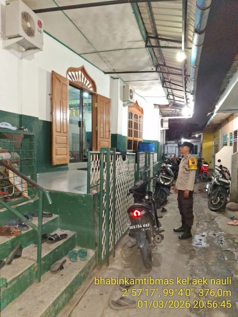 Bhabinkamtibmas Polsek Siantar Selatan Laksanakan Patroli Saat Sholat Tarawih di Sejumlah Mesjid