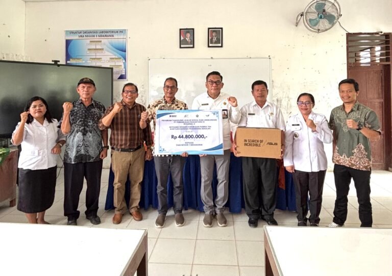 PTPN IV Regional II Kebun Dan Pabrik Teh Salurkan Bantuan Laptop Untuk SMA Negeri 1 Sidamanik Melalui Program TJSL
