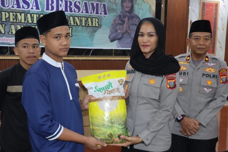 Bulan Penuh Berkah, Keluarga Besar Polres Pematang Siantar Buka Puasa Bersama Anak Anak Yatim