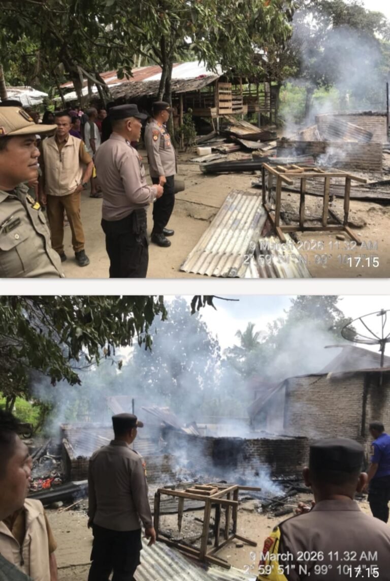 Rumah Kosong Ditinggal Kerja Dan Tiba-Tiba Terbakar, Kapolsek Bangun Langsung Turun ke TKP, Kerugian Capai Rp250 Juta