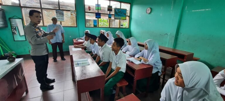 Jalin Silaturami, Sat Binmas Polres Pematang Siantar Sambang di Pesantren Kilat MTs Mesra