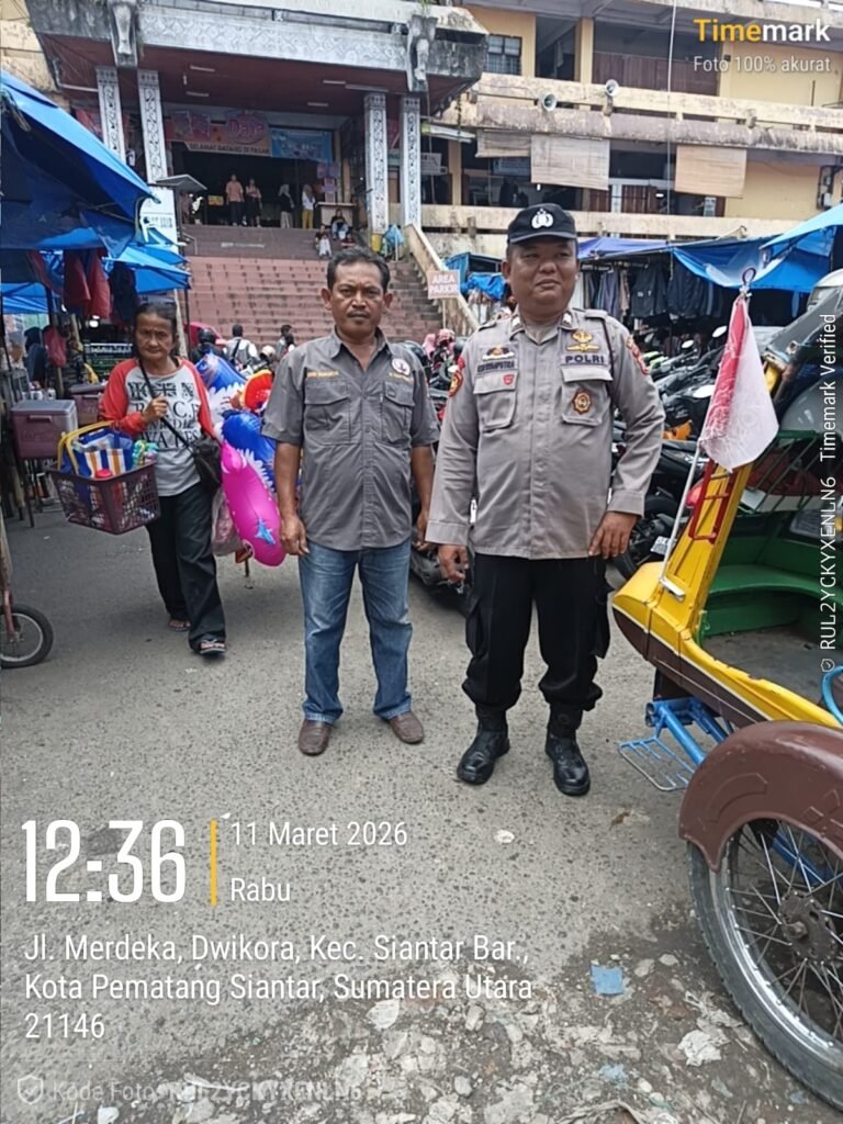 Polsek Siantar Barat Maksimalkan Patroli Jalan Kaki di Pasar Horas