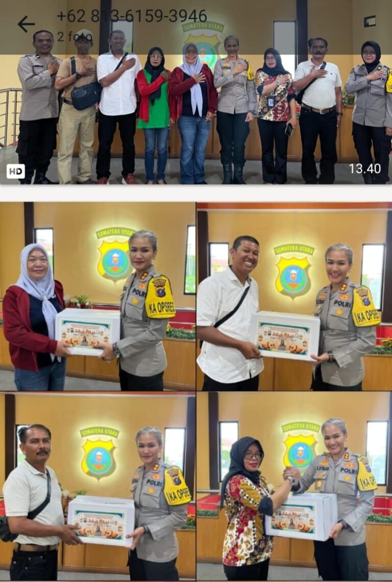 Kapolres Pematang Siantar Bagikan Parcel Lebaran Kepada Wartawan Unit Yang Merayakan Idul Fitri