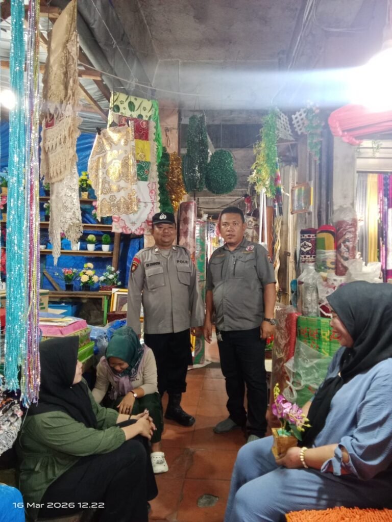 Polsek Siantar Barat Tingkatkan Patroli Jalan Kaki Diseputaran Pasar Horas Cegah 3C dan Premanisme