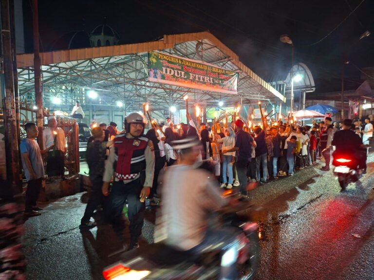 Personil Polres Pematang Siantar Pengamanan Gebyar Tabligh Akbar Pawai Obor Sambut Idul Fitri Tahun 1147 H