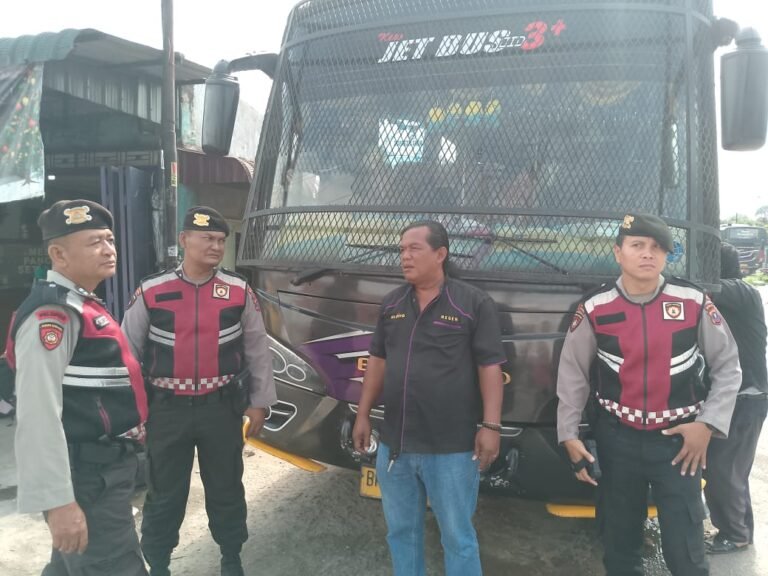 Polres Pematang Siantar Laksanakan Patroli R4 Dan Gatur Lalin Antisipasi 3C Ditempat Keramaian