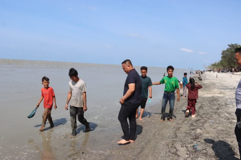 Kapolres Batubara Pimpin Monitoring Langsung Pantai Sujono Jelang Lebaran, Fokus Keamanan Dan Keselamatan Wisatawan