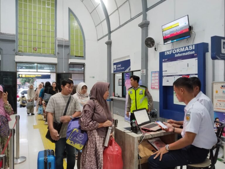 Pasca Ops Ketupat Toba 2026, Polsek Siantar Barat Amankan Arus Balik di Stasiun Kereta Api