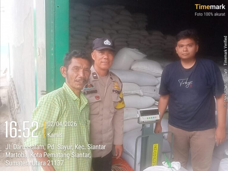 Polsek Siantar Marihat Dampingi Penjualan Jagung Petani Binaan ke Bulog Pematang Siantar