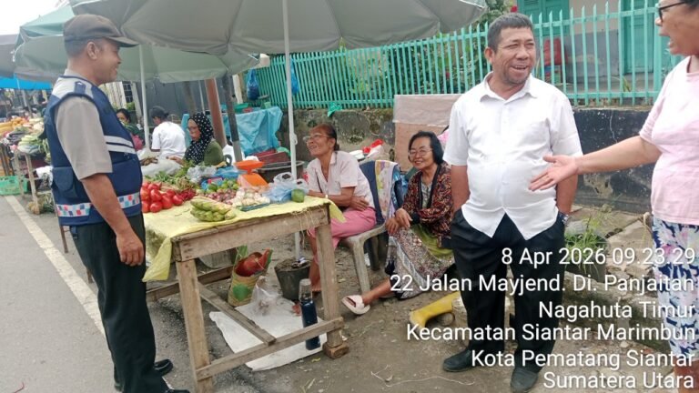Bhabinkamtibmas Polsek Siantar Marihat Sambang Kamtibmas di Pasar Pagi