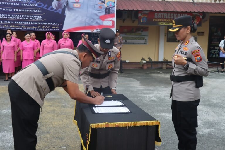 Kapolres Pematang Siantar Pimpin Upacara Sertijab Kapolsek Siantar Marihat Dan Siantar Selatan