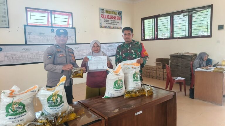 Bhabinkamtibmas Polsek Siantar Martoba Monitoring Pendistribusian Bantuan Pangan Tahun 2026