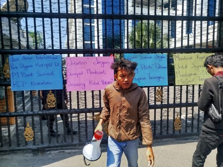 Tuntut Penuntasan Korupsi Rp 2,2 Miliar Bank Sumut, PEDANG DEMOKRASI Geruduk Kejati Sumut: “Jangan Tebang Pilih!”