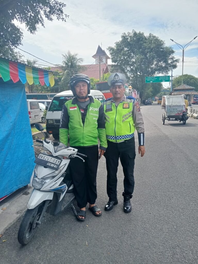 Program “Polantas Menyapa” Polres Binjai Ajak Warga Tertib Lalu Lintas Cegah Kecelakaan