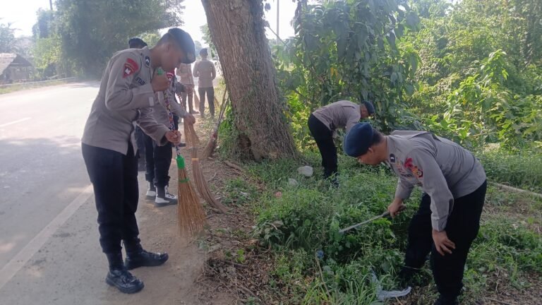 Gelar Program ASRI, Brimob Aceh Bersihkan Jalan Lintas Elak – Buket Rata Kota Lhokseumawe