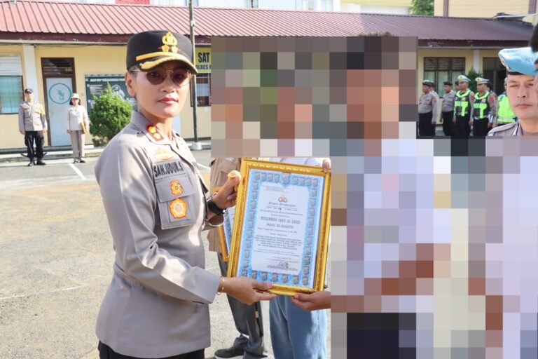 Kapolres Pematang Siantar Berikan Penghargaan ke Masyarakat Berperan aktif Cegah Penyalahgunaan Narkotika