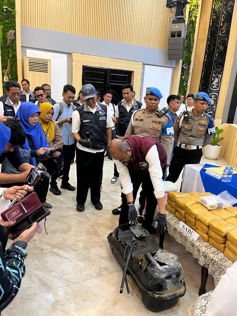 Terbongkar! Sabu 22 Kg Jaringan Malaysia–Aceh Disamarkan Dalam Tangki Mobil, Kurir Ditangkap di Parkiran Mal Medan