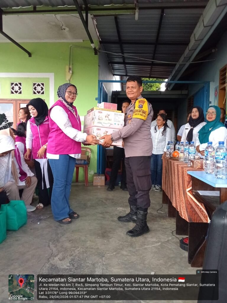 Bhabinkamtibmas Polsek Siantar Martoba Hadiri Penutupan Pelatihan Kader Posyandu