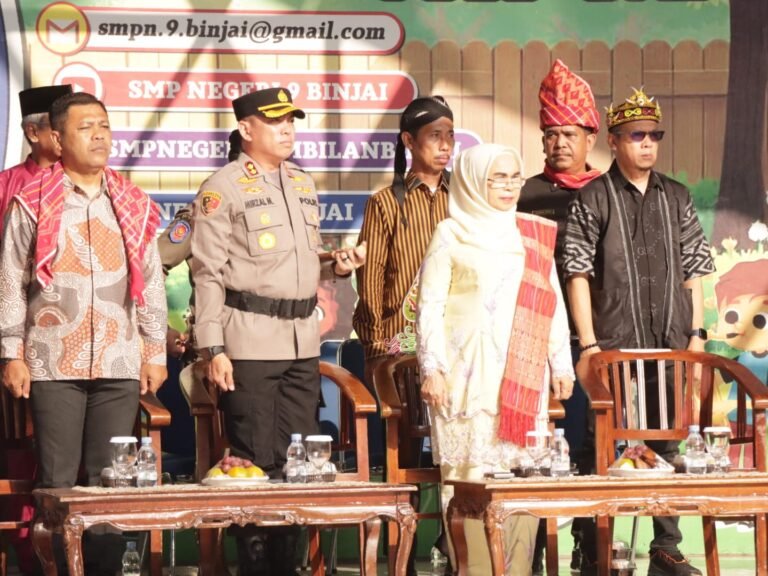 Forkopimda Kota Binjai Kompak Hadiri Upacara Hardiknas xi Smpn 9, Pakaian Adat Jadi Simbol Kebhinekaan